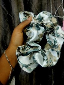 Trending XXL Scrunchies