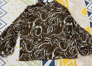 Puffed Sleeves Top