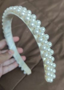 Elegant Pearl Embellished Headband