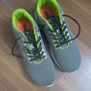 PUMA WALKING SHOES      No Coins