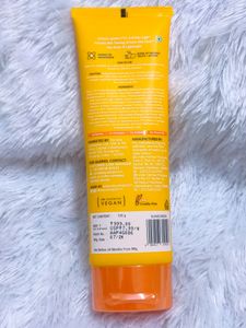 Aqualogica Glow+Dewy Papaya &amp; Vitamin C Sunscreen