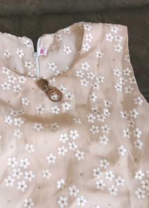 Girls Frock Yeh 2 Size Mein Hai Same 4to6 Or7to8