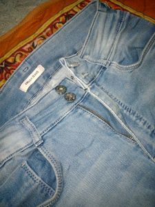 Jeans with cutout detail