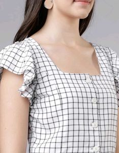 Chic Checkered Crop Top