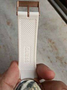 Guess Women Orignal White Round Dial Watch
