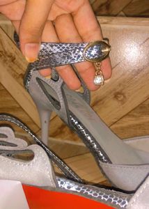 🦋Imported Velvet Butterfly Grey Stilletoes✨