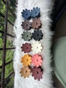 Daisy Hair Claw Clips