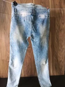 Stylish High-Waisted Jeans