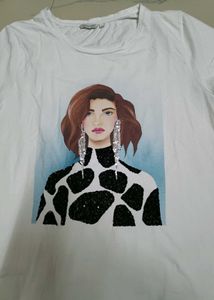 Cover StoryGraphic Print T-shirt with Sequins