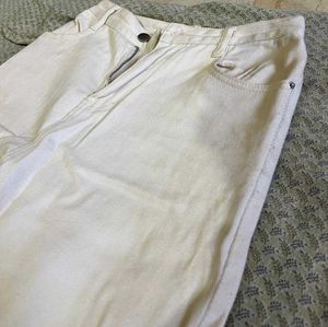 Urbanic Cream Solid Denim Jeans – Straight Fit (M)