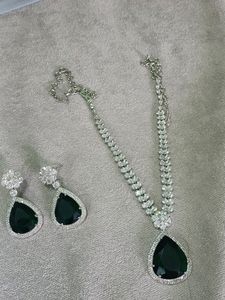 Beautiful Emrald Set