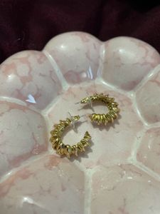 🥐 Shaped Golden Hoops