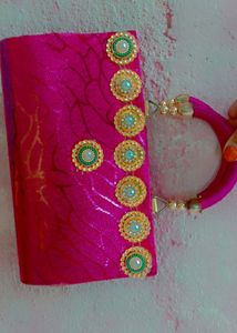 Woman&#39;s Pretty Where&#39;s Clutch