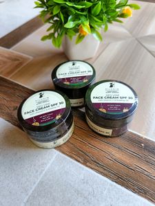 Pilgrim Red Vine Face Cream SPF 30