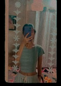 basic grey crop tee❣️