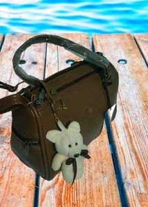 Ravishing Alluring Women Handbag – Stylish &amp; Funct