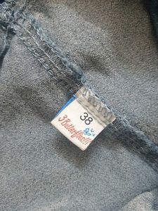 High-Waisted Denim Capri Jeans