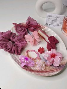 Combo Of 8 Pcs Hair Accessories 😍