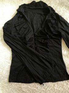 Y2K fitted Ruffled Black Top