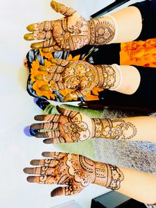 2 Mehndi Cones