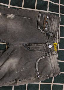 Lightly Washed Distressed Sli...