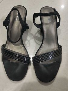 Metro Black Heels
