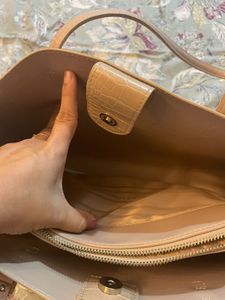 IRTH Animal Textured Shoulder Bag