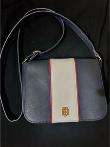 Tommy Hilfiger Crossbody Bag