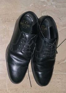 Red Tape Formal Shoe