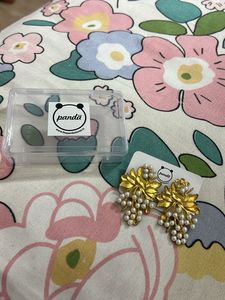 Golden Leaves With Pearl Earrings