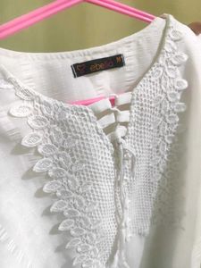 Pretty White Top With Elegant Design Good Fabric