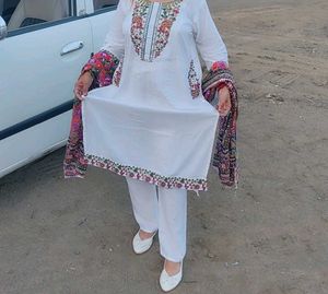 White Embroidered Dress Size XL