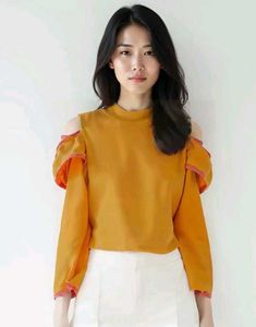 Shoulder Cut Top 👚