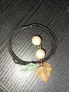Leaf Charm Hair Tie