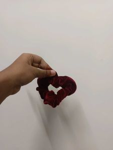6 scrunchies.