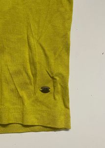 barely worn mustard/yellow t shirt 🐝