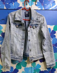 Classic Levi’s Light Wash Denim Jacket