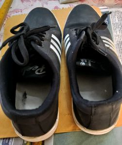 Men Black &amp; White Sneakers