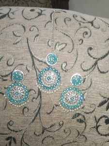 A beautiful earings and mangtika