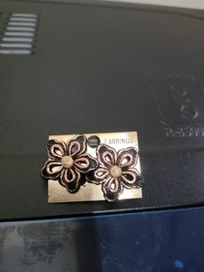 Flower Motif Stud Earrings