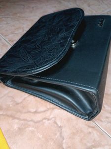 Black SlingBAG