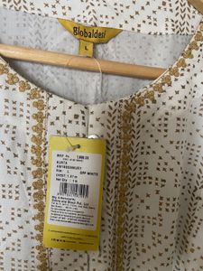 Global Desi Embroidered Neck Kurta ( L)