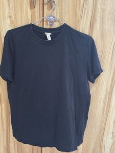 H&M black t-shirt