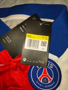 Paris Saint-Germain T-Shirt (SIZE S&amp;M)
