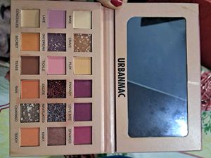 UrbanMac Eyeshadow Palette