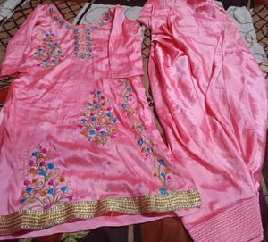 Offer SellEmbroidered Kurta Set