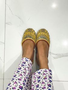 Embroidered Ethnic Juttis