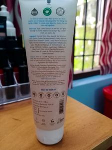 Grab It Fast.. Price Reduced🔥🔥the moms co vitamin c face wash