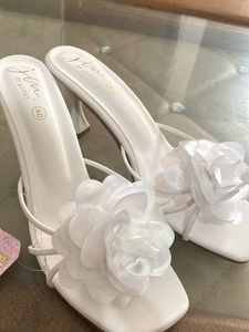 JM LOOKS White Heels