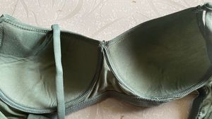 Bra Size 40B - Fits Tightly for a Snug Fit